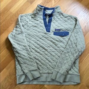 Patagonia Men’s quilted pullover sweater.